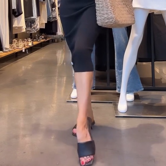 Express Thick Strap Flat Sandals - Picture 6 of 9